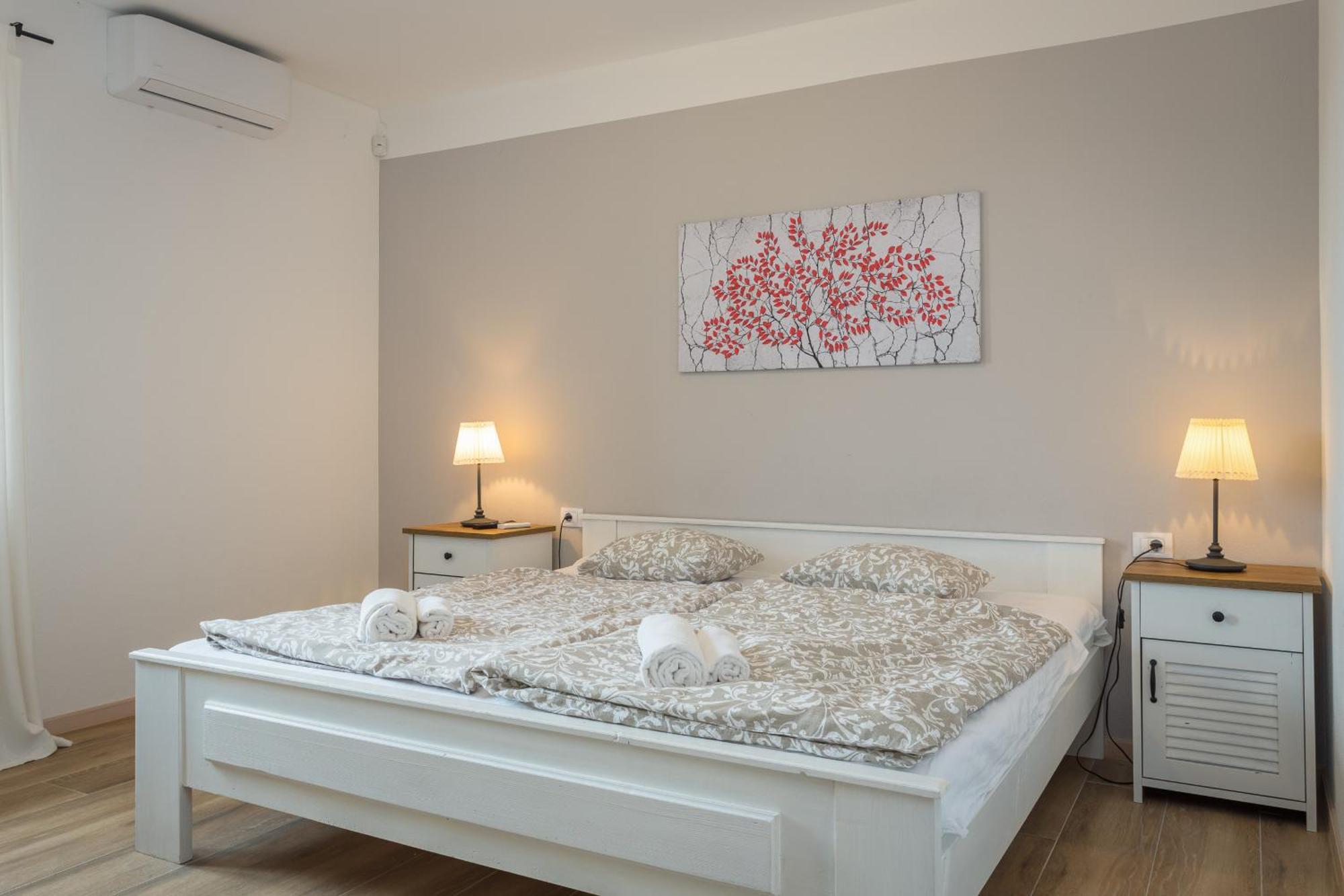 Villa Cirka In Central Istria For 14 Persons With Pool Heating & Pool Table Svetvincenat Bagian luar foto