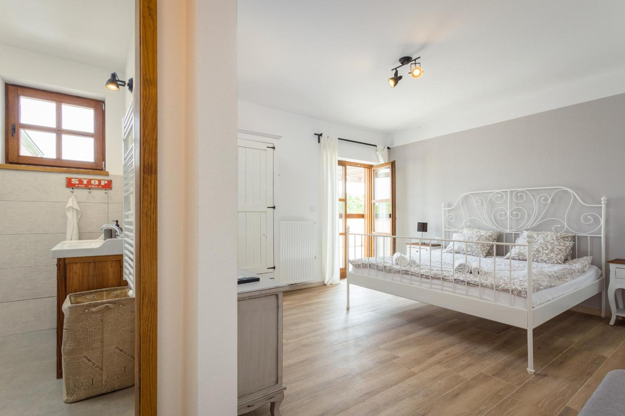 Villa Cirka In Central Istria For 14 Persons With Pool Heating & Pool Table Svetvincenat Bagian luar foto