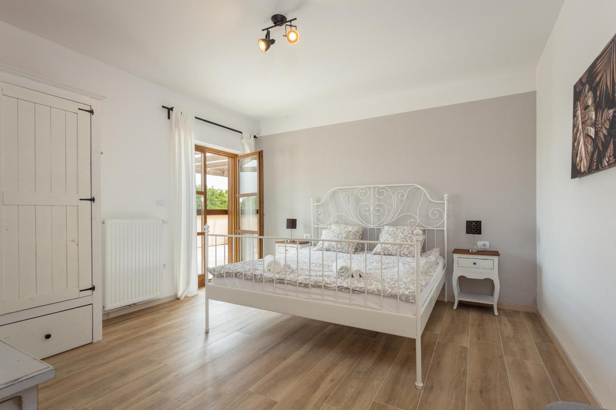 Villa Cirka In Central Istria For 14 Persons With Pool Heating & Pool Table Svetvincenat Bagian luar foto
