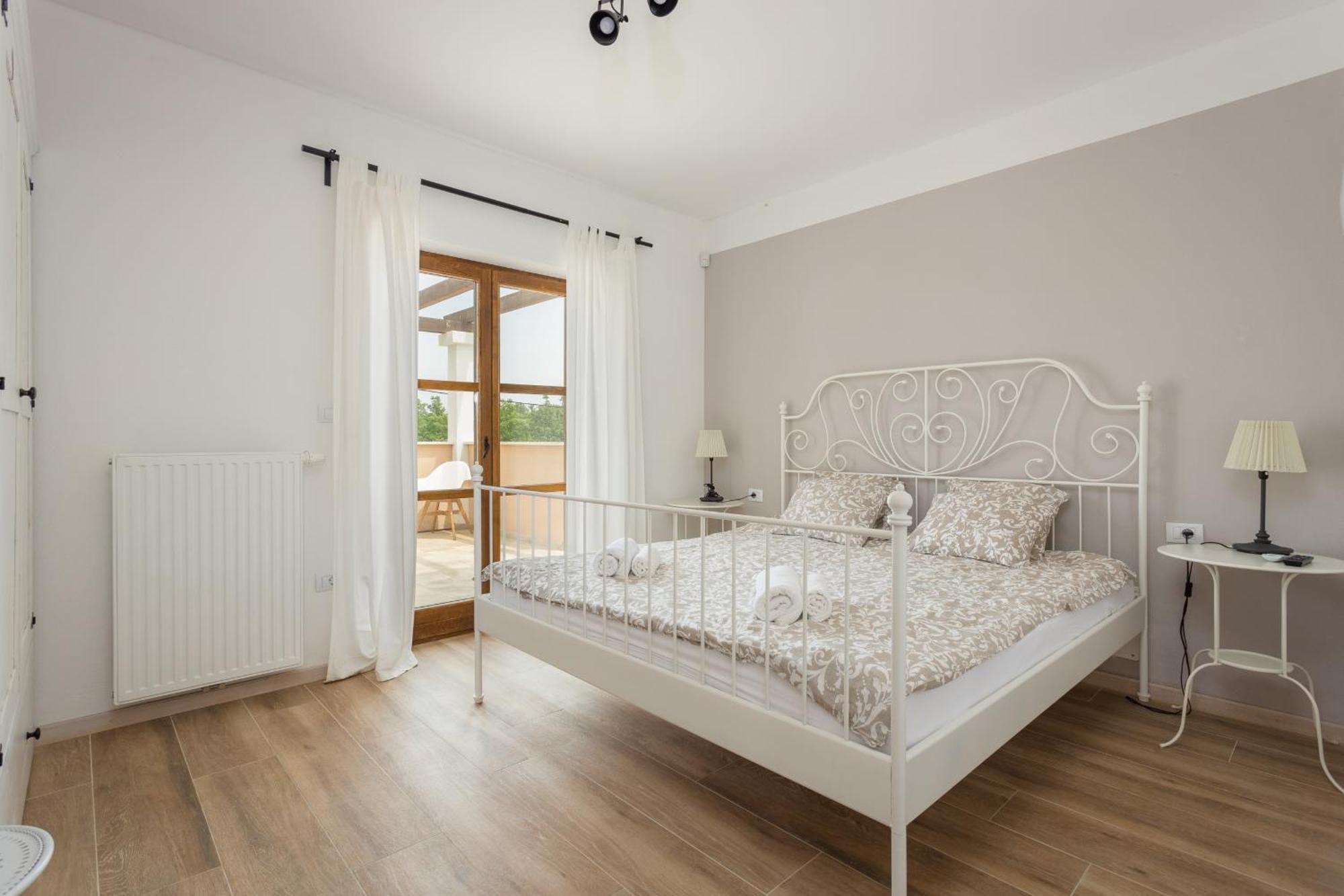 Villa Cirka In Central Istria For 14 Persons With Pool Heating & Pool Table Svetvincenat Bagian luar foto