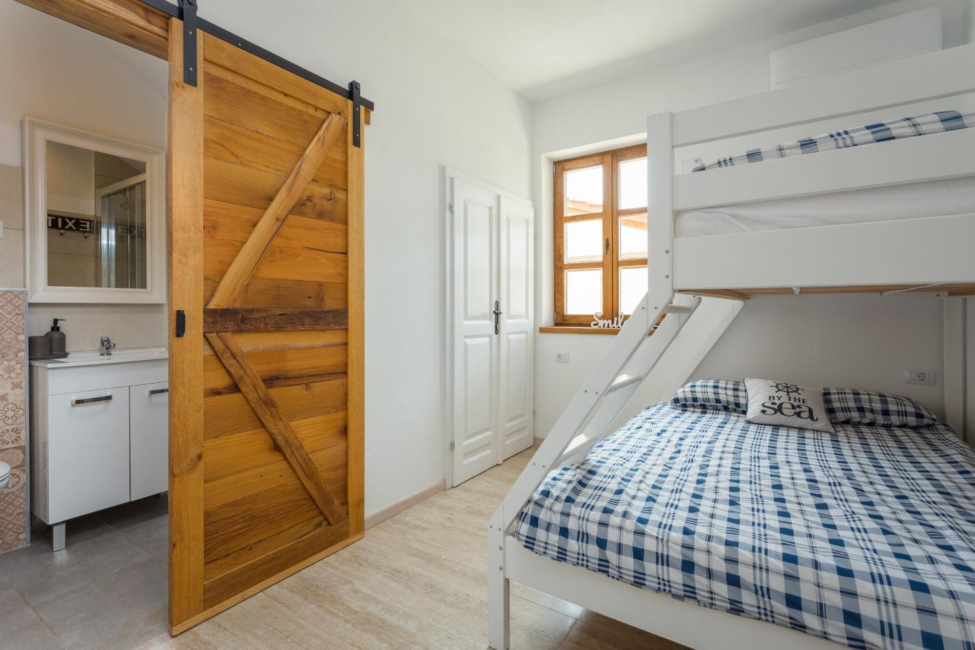 Villa Cirka In Central Istria For 14 Persons With Pool Heating & Pool Table Svetvincenat Bagian luar foto