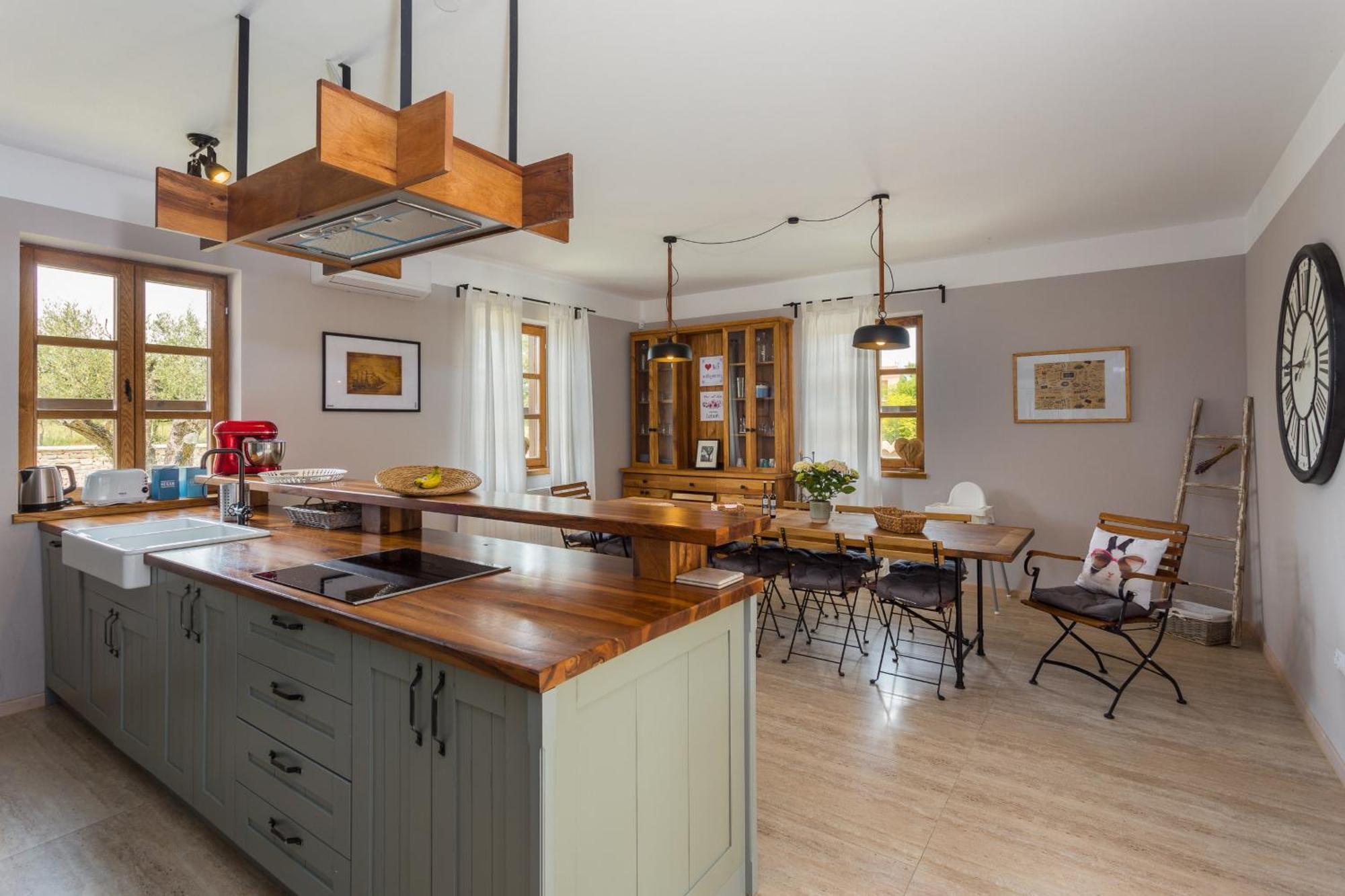 Villa Cirka In Central Istria For 14 Persons With Pool Heating & Pool Table Svetvincenat Bagian luar foto