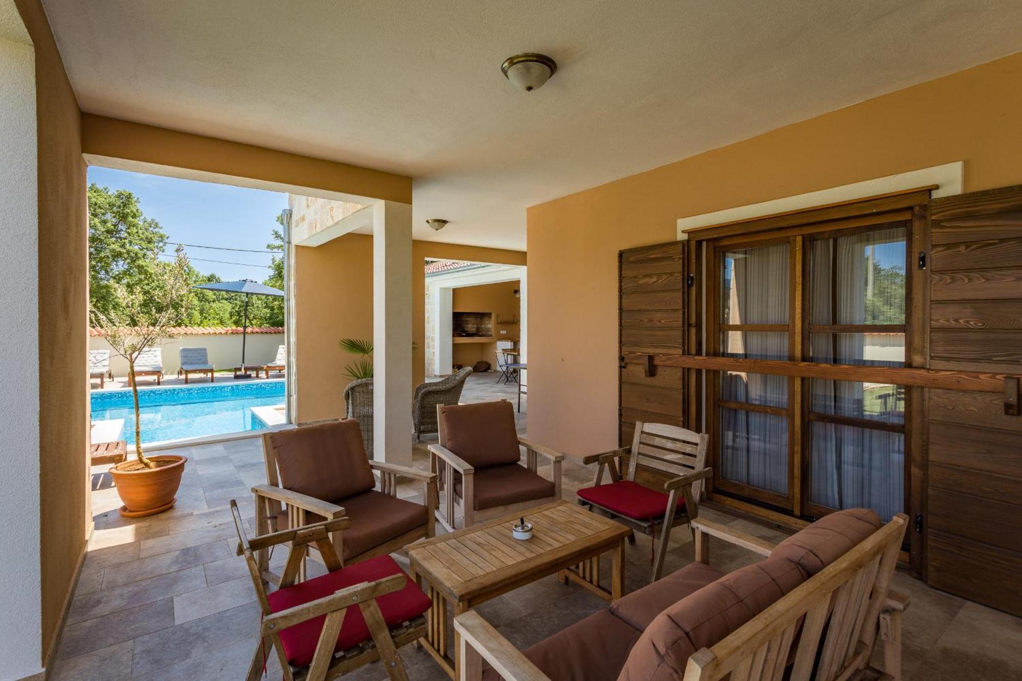 Villa Cirka In Central Istria For 14 Persons With Pool Heating & Pool Table Svetvincenat Bagian luar foto