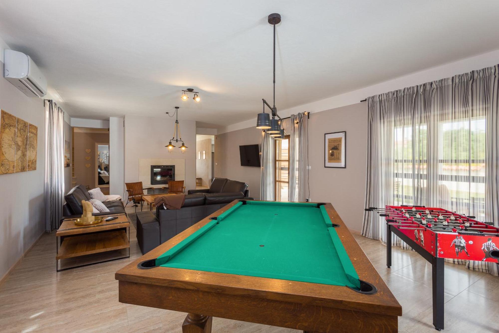 Villa Cirka In Central Istria For 14 Persons With Pool Heating & Pool Table Svetvincenat Bagian luar foto
