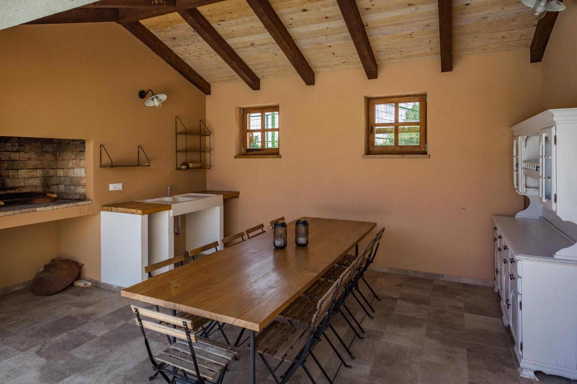 Villa Cirka In Central Istria For 14 Persons With Pool Heating & Pool Table Svetvincenat Bagian luar foto