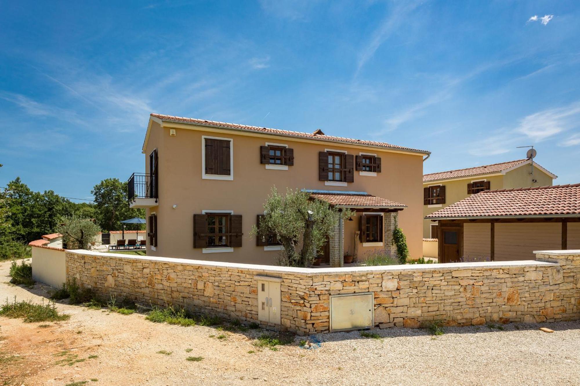 Villa Cirka In Central Istria For 14 Persons With Pool Heating & Pool Table Svetvincenat Bagian luar foto