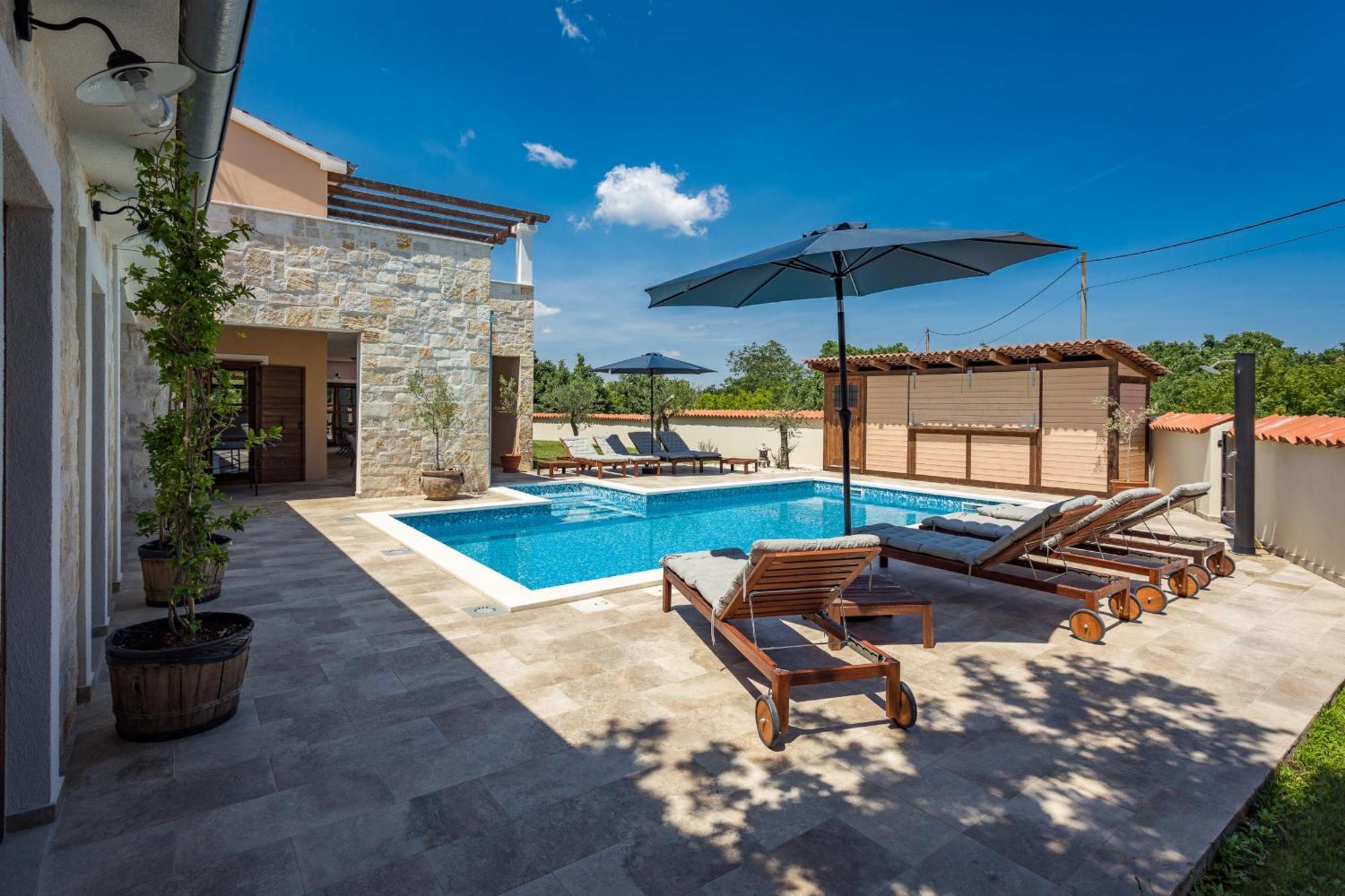Villa Cirka In Central Istria For 14 Persons With Pool Heating & Pool Table Svetvincenat Bagian luar foto