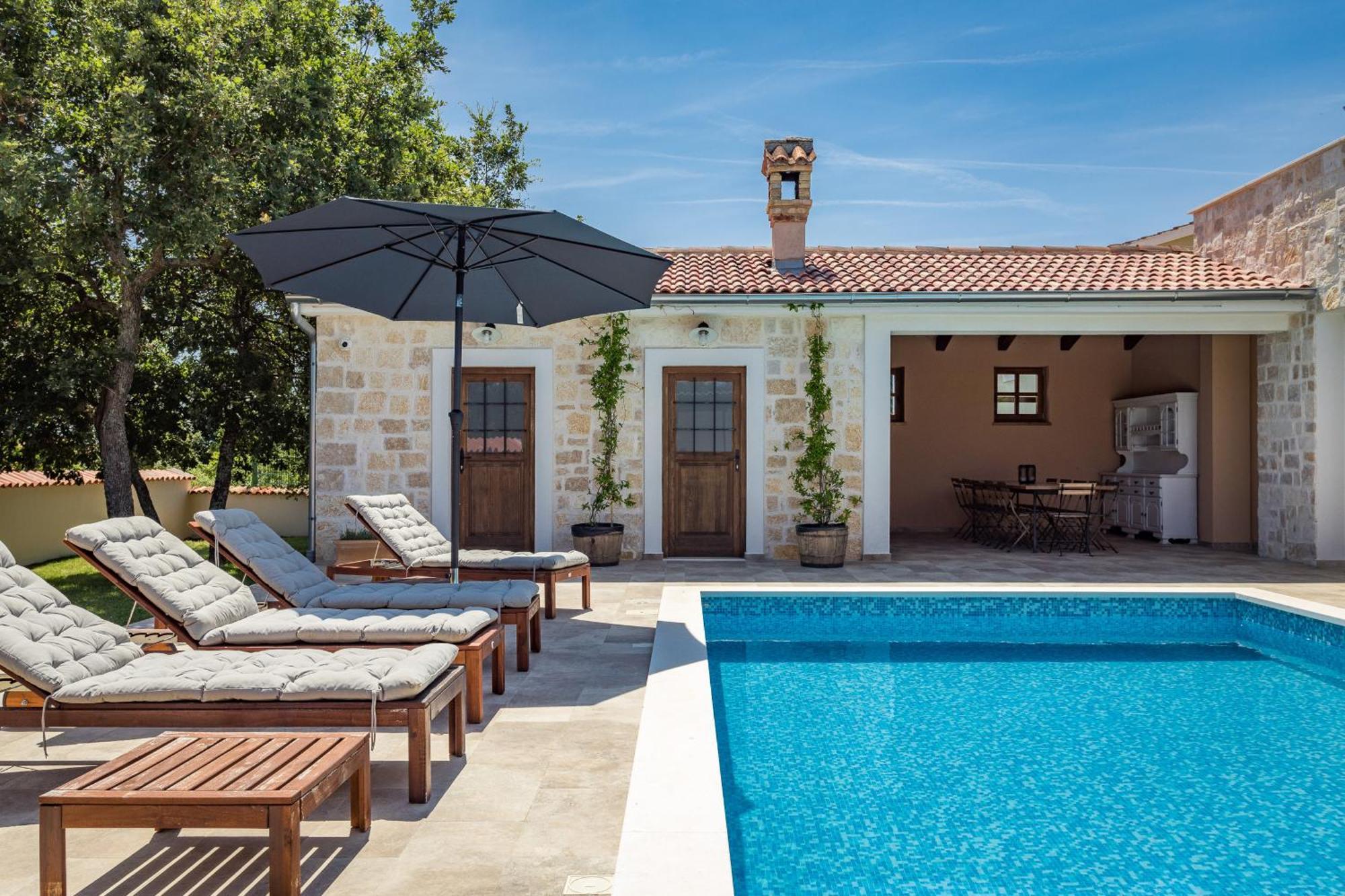Villa Cirka In Central Istria For 14 Persons With Pool Heating & Pool Table Svetvincenat Bagian luar foto